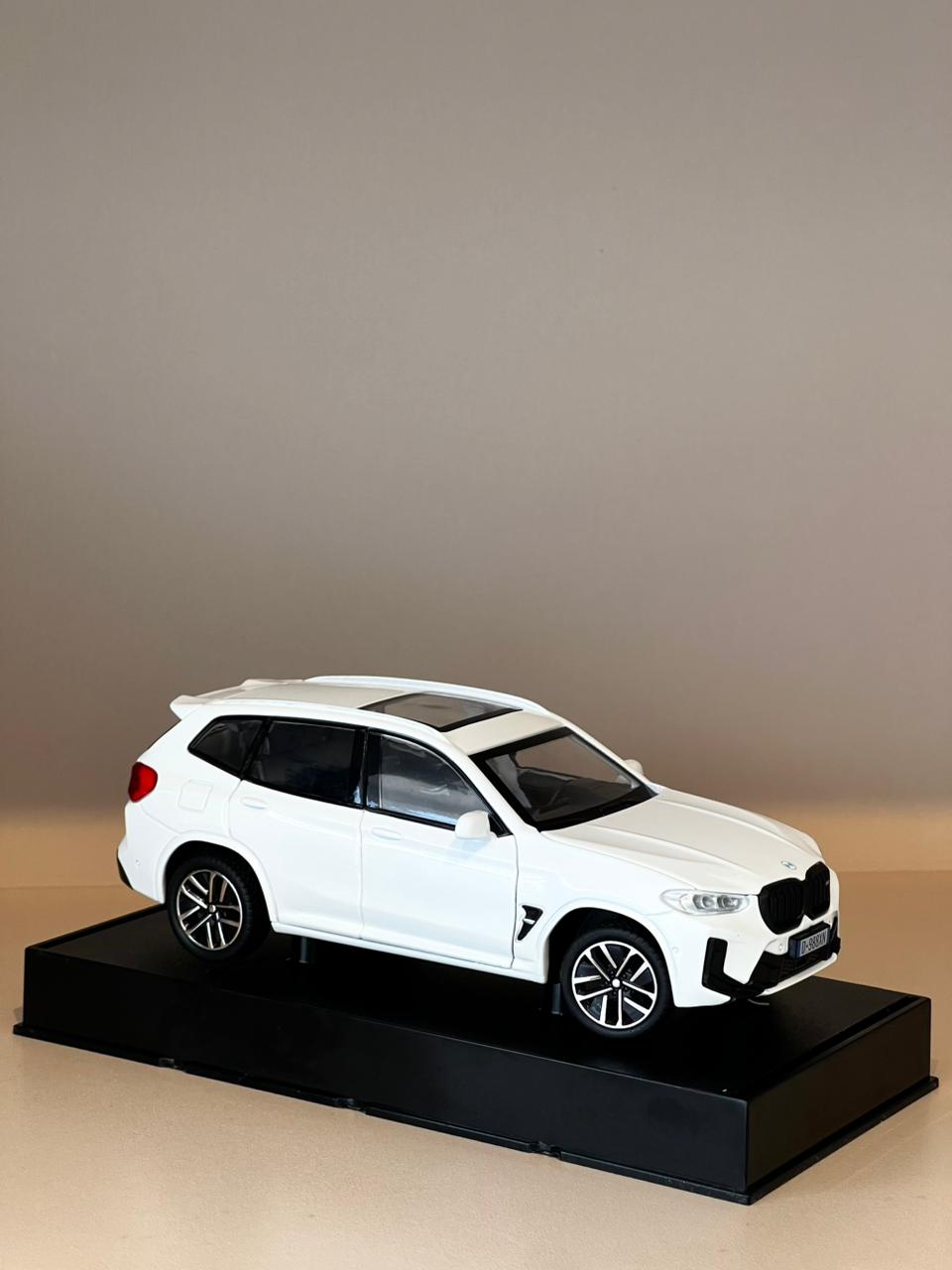 BMW XM 1:32 SCALE
