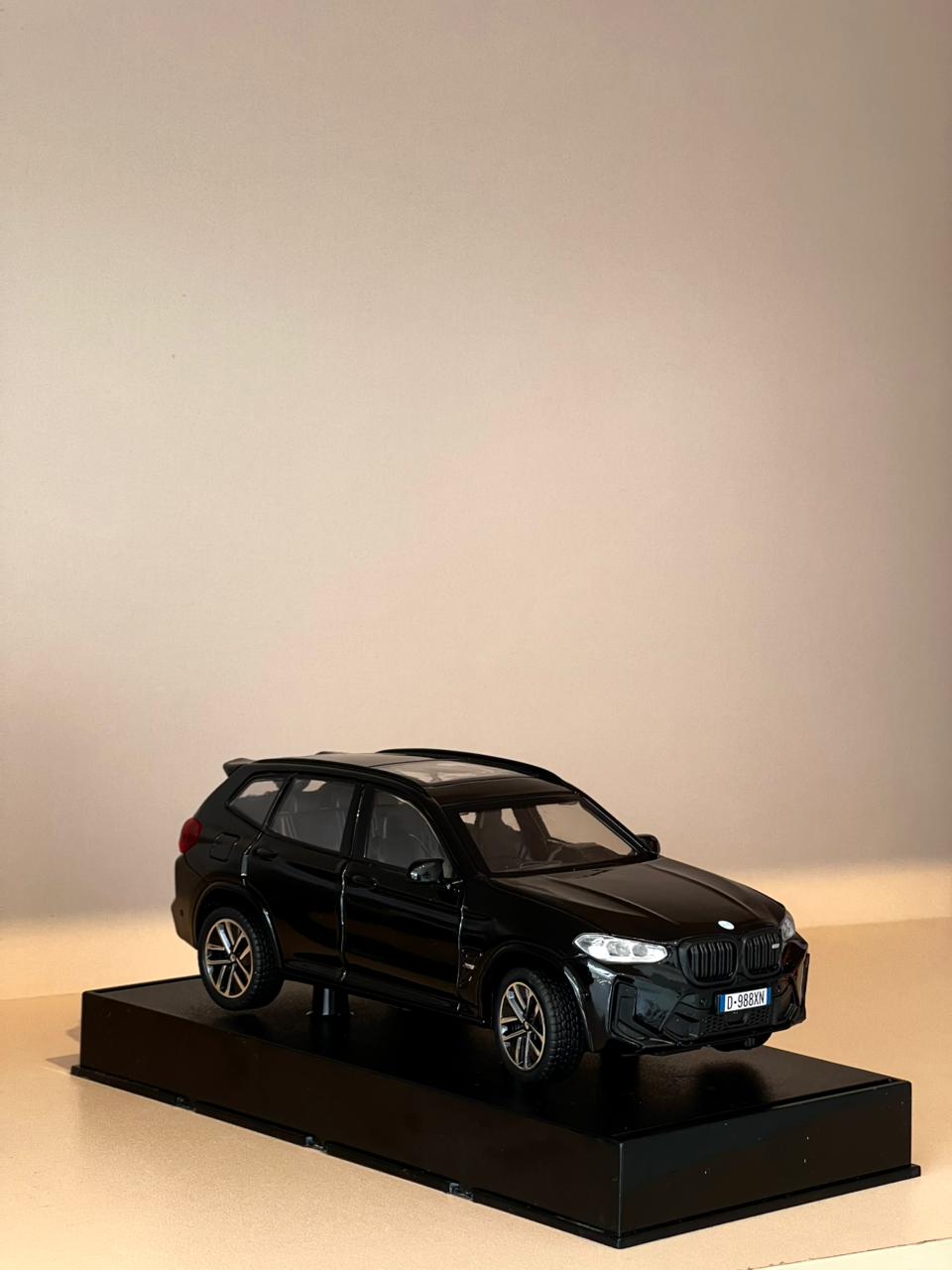 BMW XM 1:32 SCALE